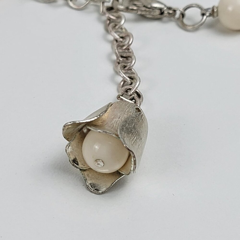 Cream Acrylic Beaded Necklace 18 In Silver-Tone Flower Charm Lobster Clasp - Picture 5 of 9